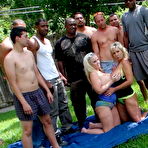 First pic of Dee Siren ~ The HOTWIFE You Wish You Had!