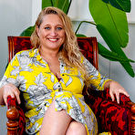 First pic of The delivery guy winds up fucking nympho MILF cougar Elektra Stone with her big natural tits - Free Mature.nl content