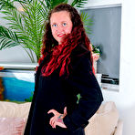 First pic of Bec Beauty is a British horny mom that loves to get her shaved pussy wet when she's alone - Mature.nl