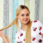 Second pic of MetArt - Kiss All Over with Isabella Star