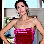 First pic of Suzanna A Leggy Nude Bombshell