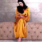 First pic of Hot babe in hijab was caught watching porn | PornCZ.com