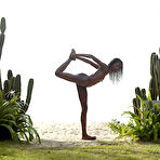 Second pic of Ebony model on the morning training