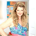 First pic of Old Horny MILFs - Jeri Does - Jeri does her pussy
