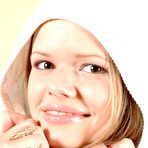 First pic of Skinny young girl Jenny Noel spreads her vagina wide open during a close-up