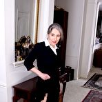 First pic of Mature plumper Lexy Lou rolling off pantyhose for spreading of hairy pussy