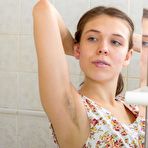 First pic of Solo girl Agneta unveils huge saggy boobs and wet beaver in the shower