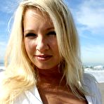 First pic of Natural blonde Rachel Love exposes her great tits while at the beach