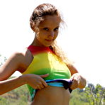 Second pic of Well-graced babe uncovering her amazingly sexy curves outdoor