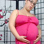 First pic of Curvylicious pregnant slut Georgia Peach poses for her horny fans