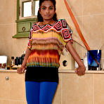First pic of Ebony female Alishaaa Mae uncups her natural tits as she gets undressed