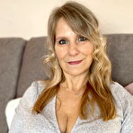 First pic of Middle-aged blonde Sweet Susi plays with her pussy after removing her leggings