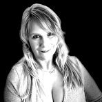 Second pic of Middle-aged blonde Sweet Susi plays with her pussy after removing her leggings