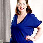 First pic of Mature fatty Curvy Klara masturbates with a sex toy on a futon in pumps