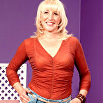 First pic of Sexy mature woman works clear of fading jeans to model in the nude