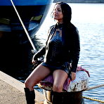 First pic of Pretty girl exposes her breasts and underwear while in public places