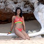 First pic of Ebony girl Diamaa gets completely naked on weathered driftwood upon a beach
