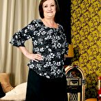 First pic of Fatty granny with big ass Eve Tickler stripping and spreading her legs