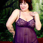 First pic of Satie Curvy Housewife Toying