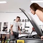 Second pic of Brazzers - Gianna Dior S'amuse Avec La M&eacute;canicienne Bella Rolland Lorsque Son Homme Arrive Et Se Joint &agrave; Elle Pour Un Plan &agrave; Trois - EPORNER