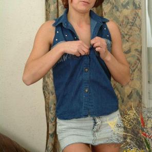 Thick Bushed Babe Masturbating #264256