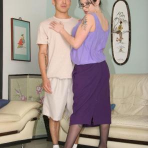 Pussy Fondling Mom #366613