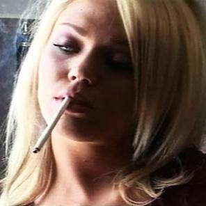 Smoker Relaxes 0 #383280