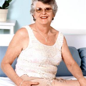 Hot GILF Pussy Spreading #400747